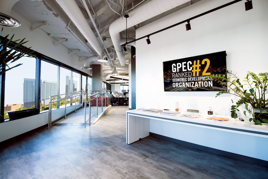 3 Best Practices for Using Digital Signage in the Hybrid Workplace